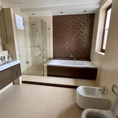 Location d’un penthouse unique de 3 pièces avec terrasse de 135 m², Vieille Ville, Cracovie, Pologne